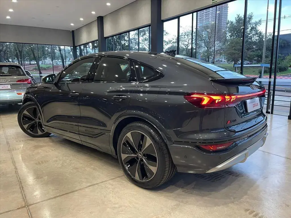 galeria SQ6 E-TRON