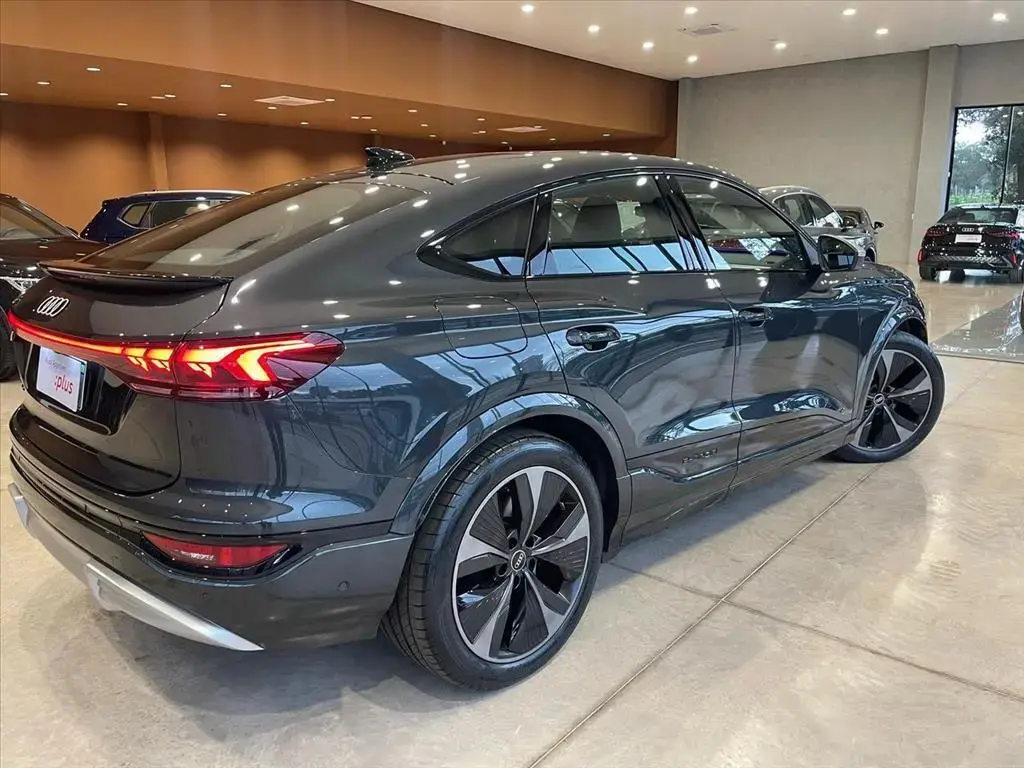 galeria SQ6 E-TRON
