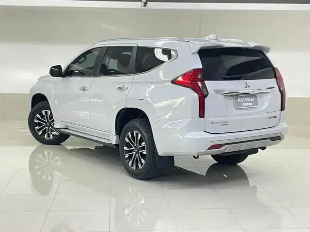 Mitsubishi Pajero Sport HPE 2.4