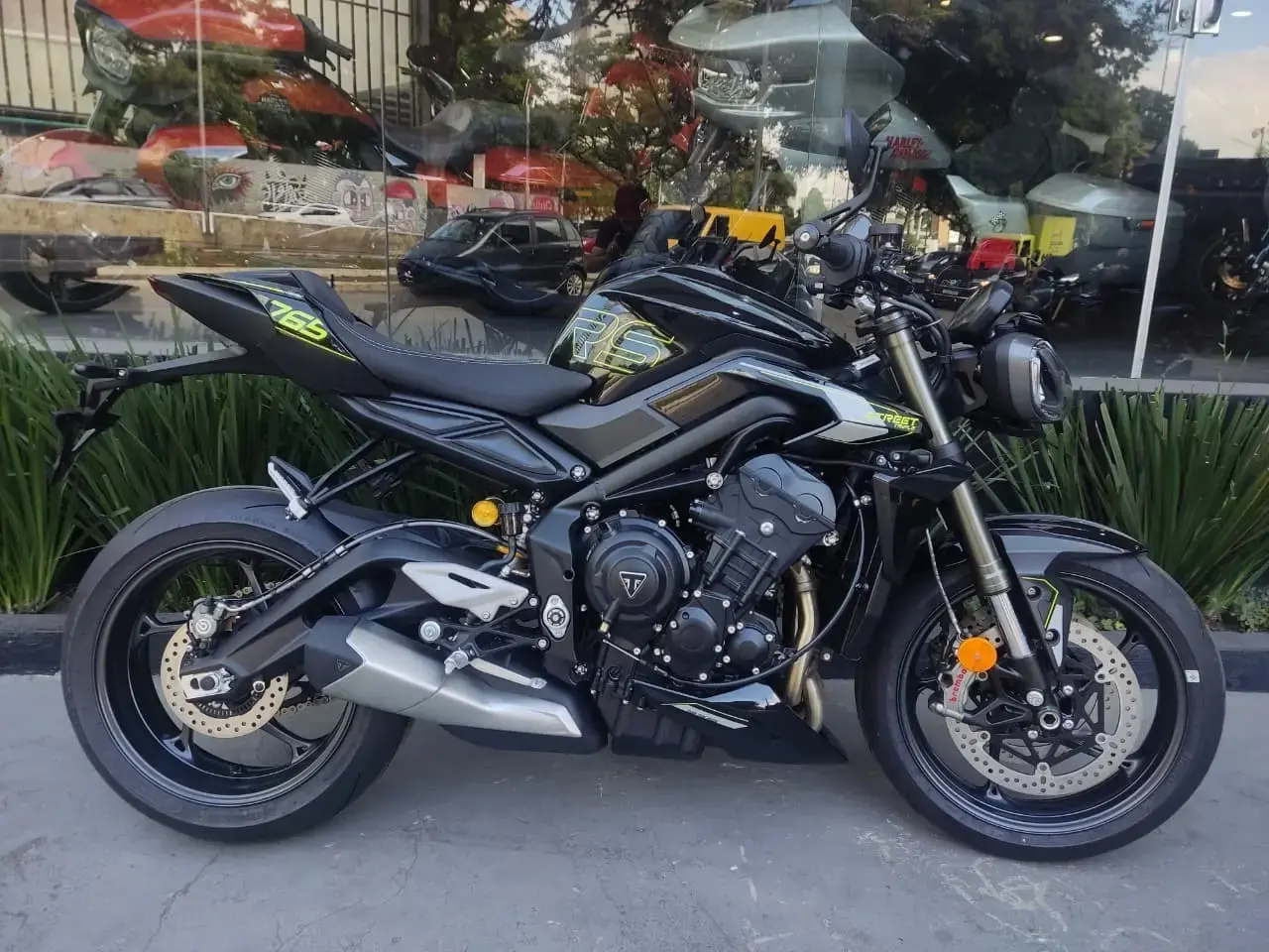 galeria Street Triple 765