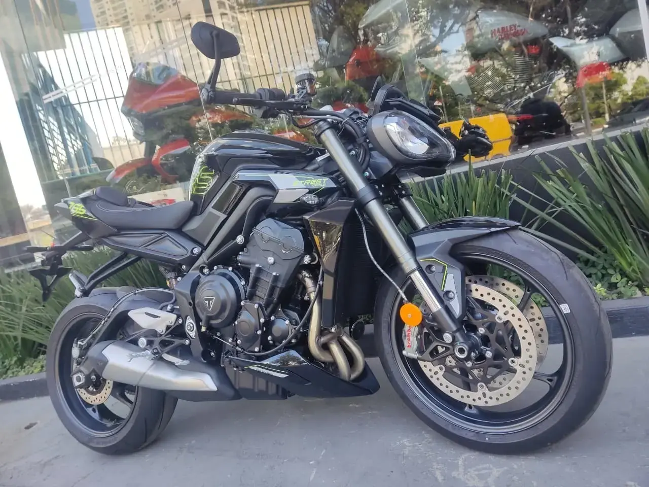 galeria Street Triple 765