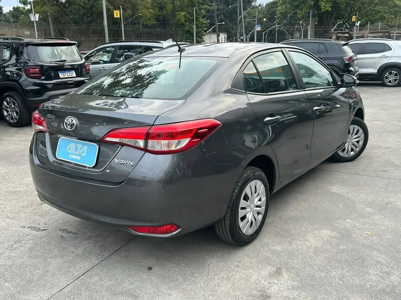 galeria Yaris Sedan