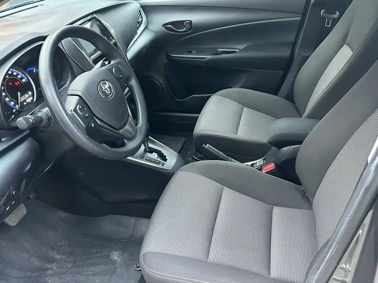 galeria Yaris Sedan