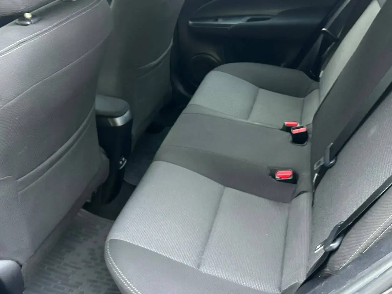 galeria Yaris Sedan