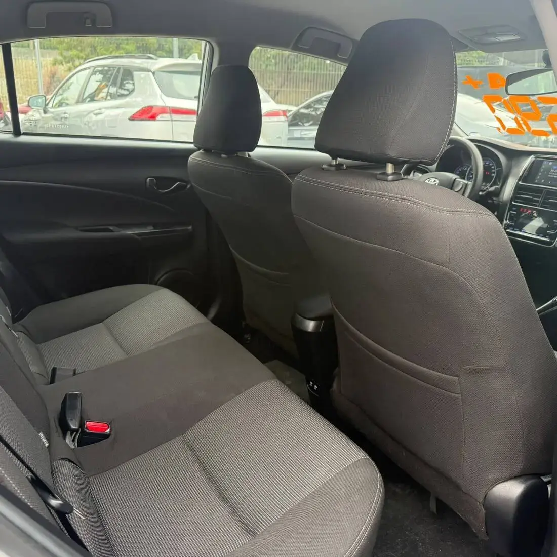 galeria Yaris Sedan