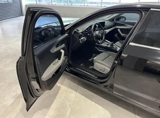 Audi A4 2.0 TFSI Ambition S Tronic