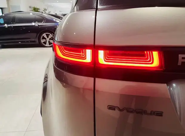 Land Rover Range Rover Evoque Dynamic P240 HSE AWD (Aut)