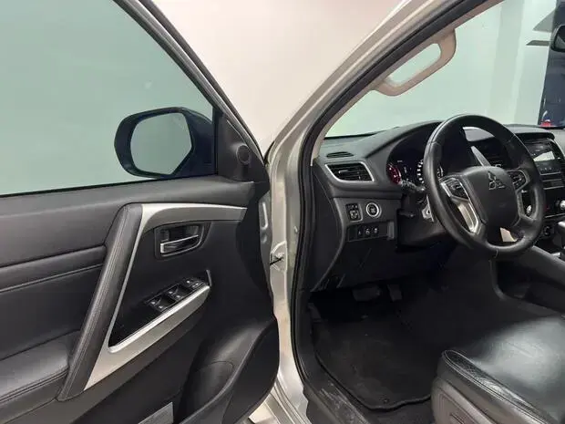 Mitsubishi Pajero Sport HPE-S 2.4
