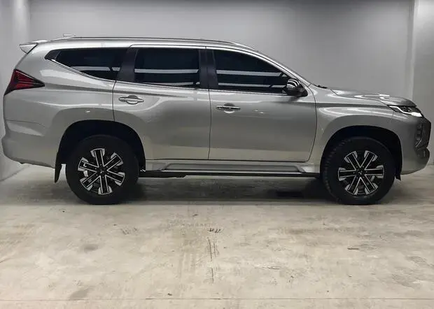 Mitsubishi Pajero Sport HPE-S 2.4