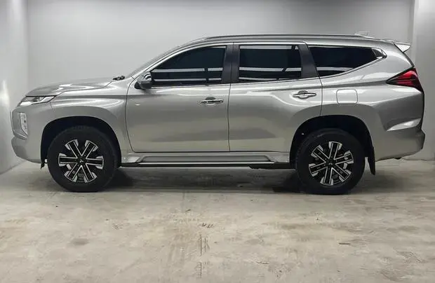 Mitsubishi Pajero Sport HPE-S 2.4