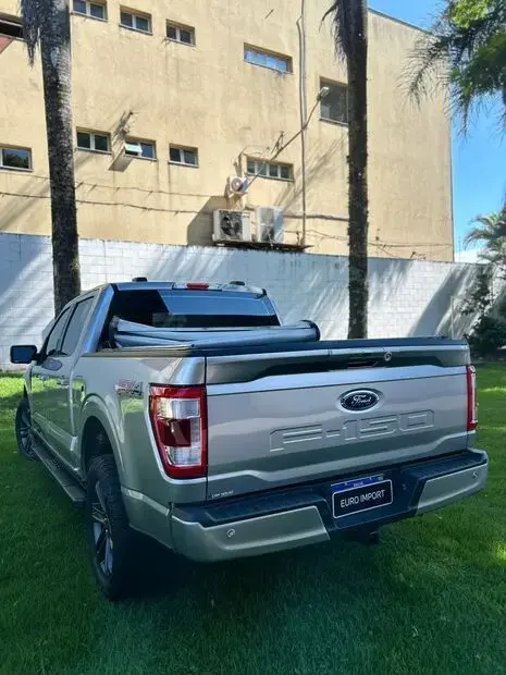 Ford F-150 Lariat 4x4 5.0 V8