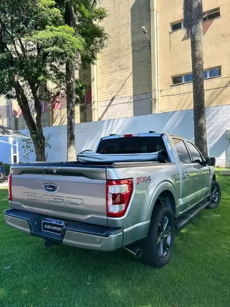 Ford F-150 Lariat 4x4 5.0 V8