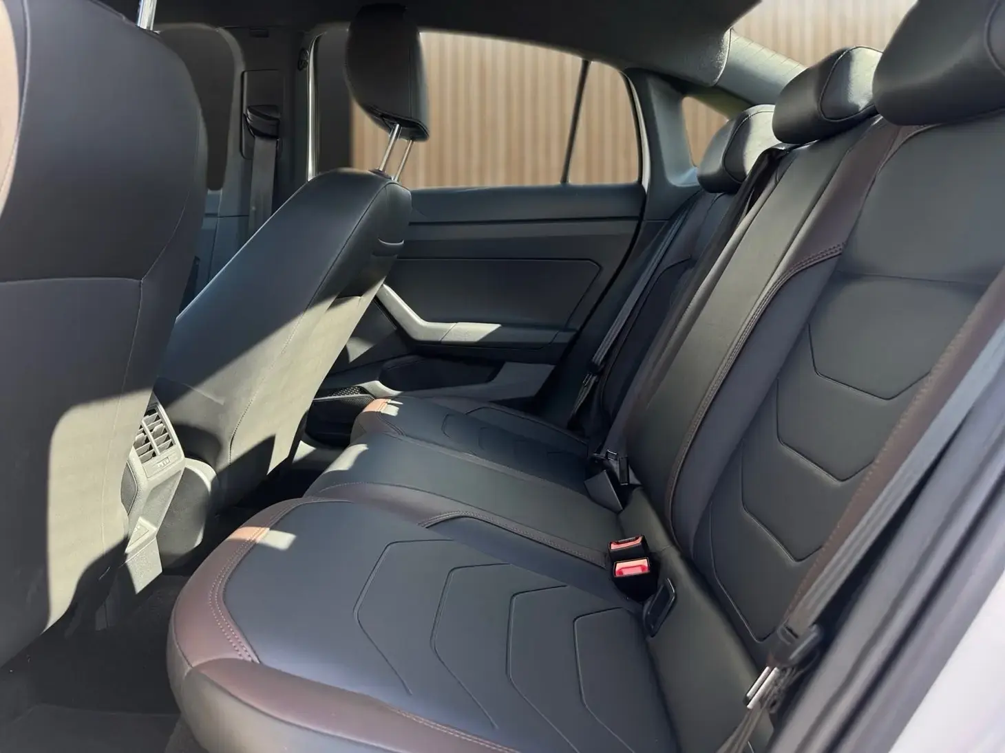 galeria VIRTUS Highline 200 TSI 1.0 Flex 12V Aut
