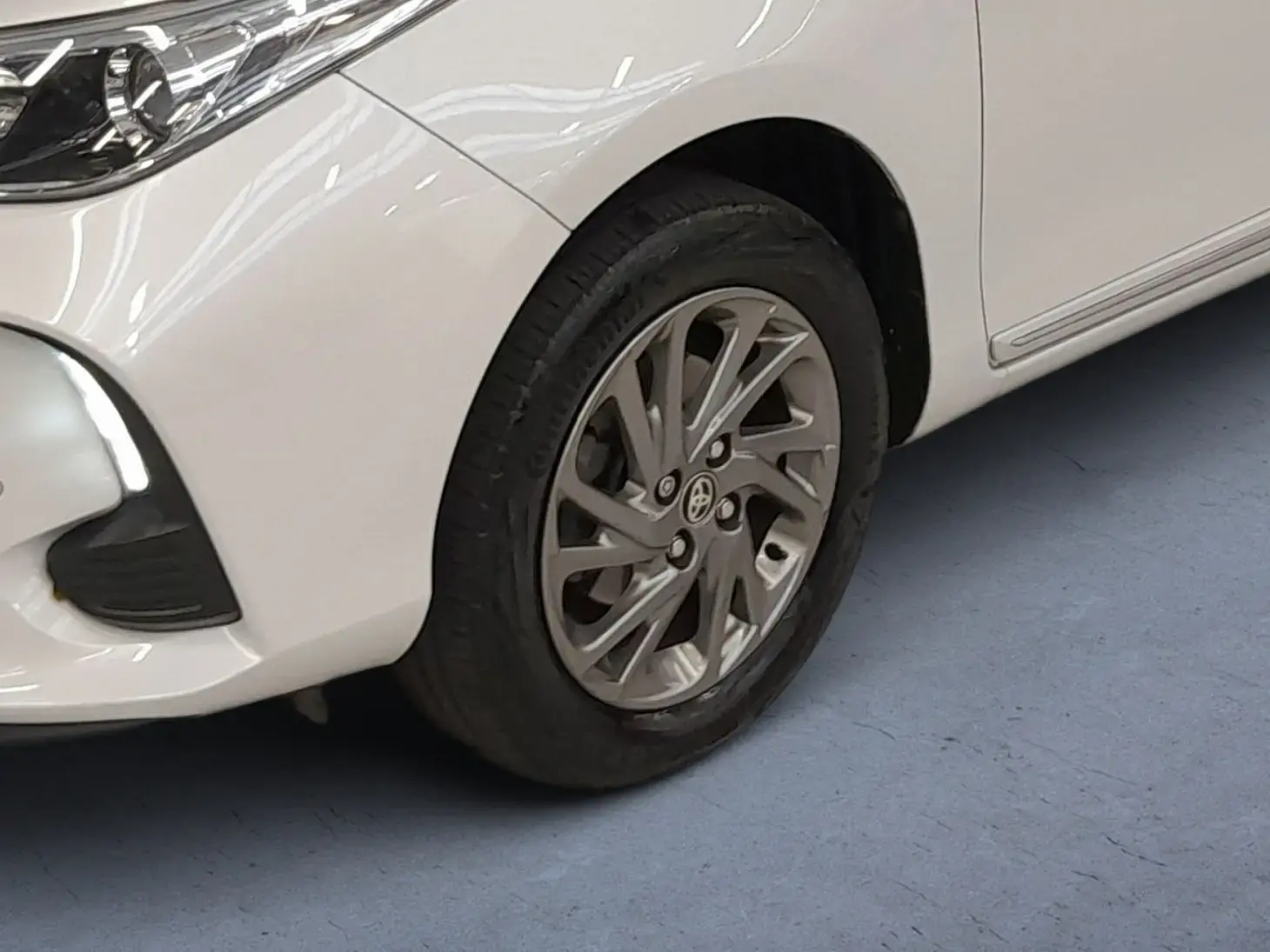 galeria Yaris Sedan