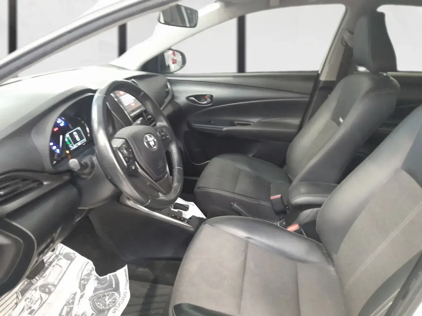 galeria Yaris Sedan