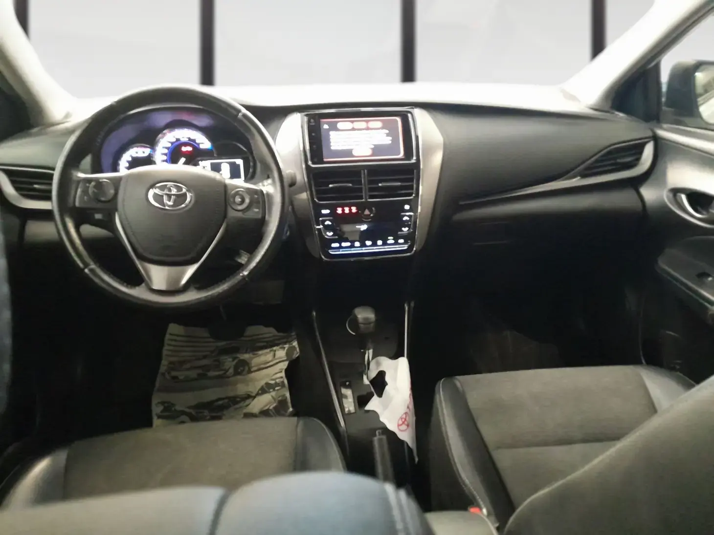 galeria Yaris Sedan