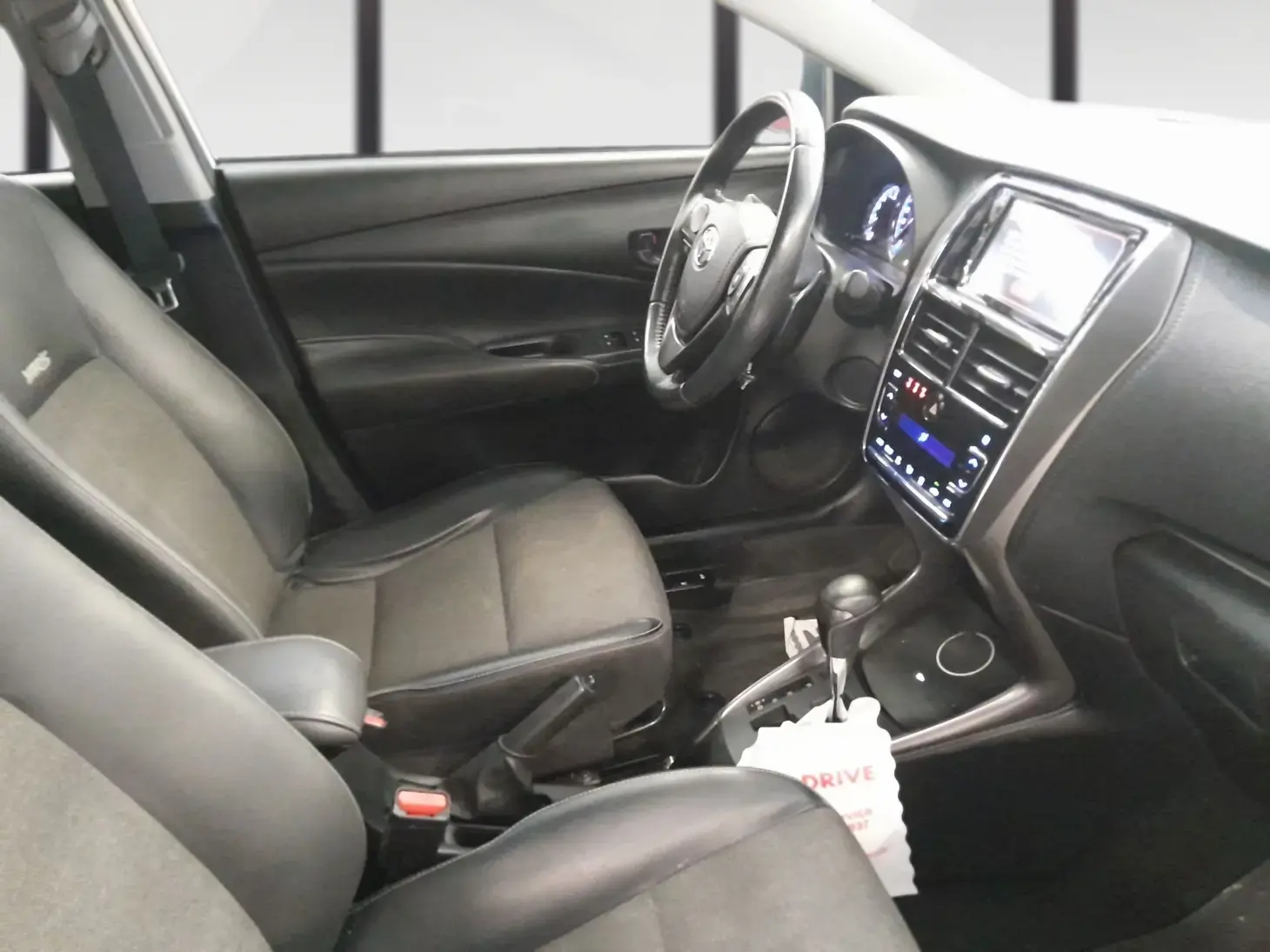 galeria Yaris Sedan