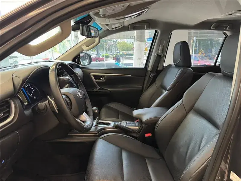 galeria HILUX SW4