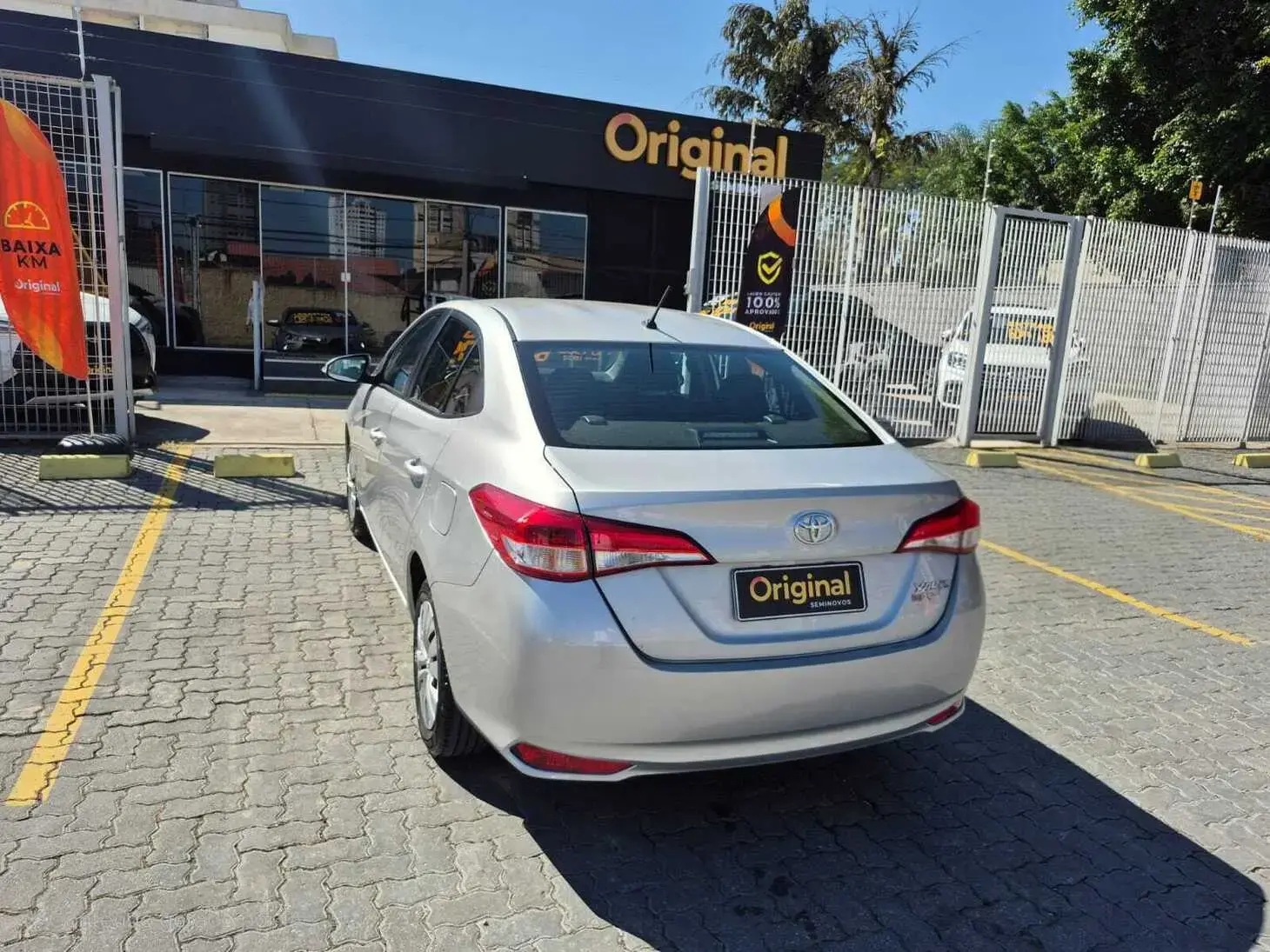 galeria Yaris Sedan