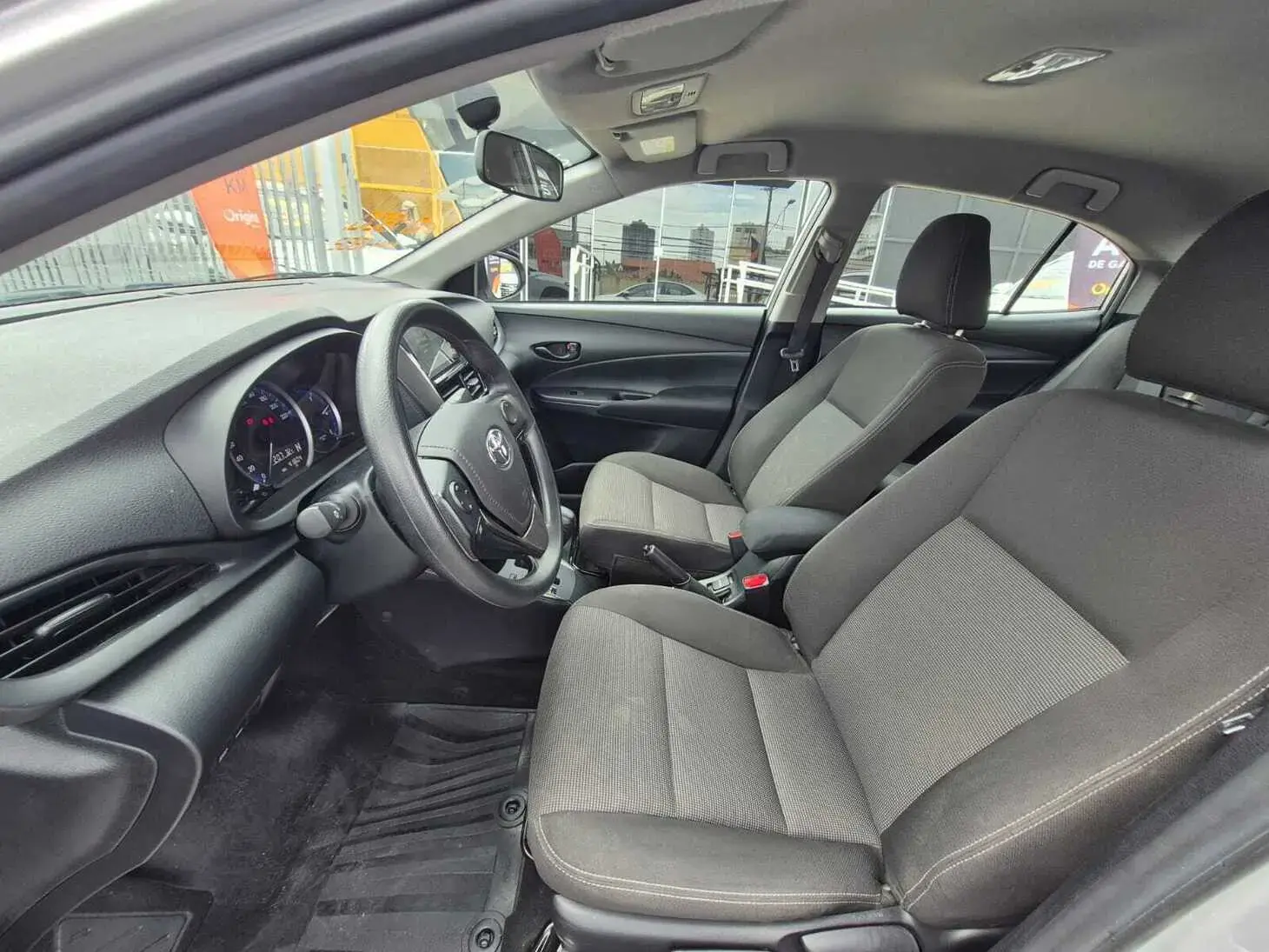 galeria Yaris Sedan