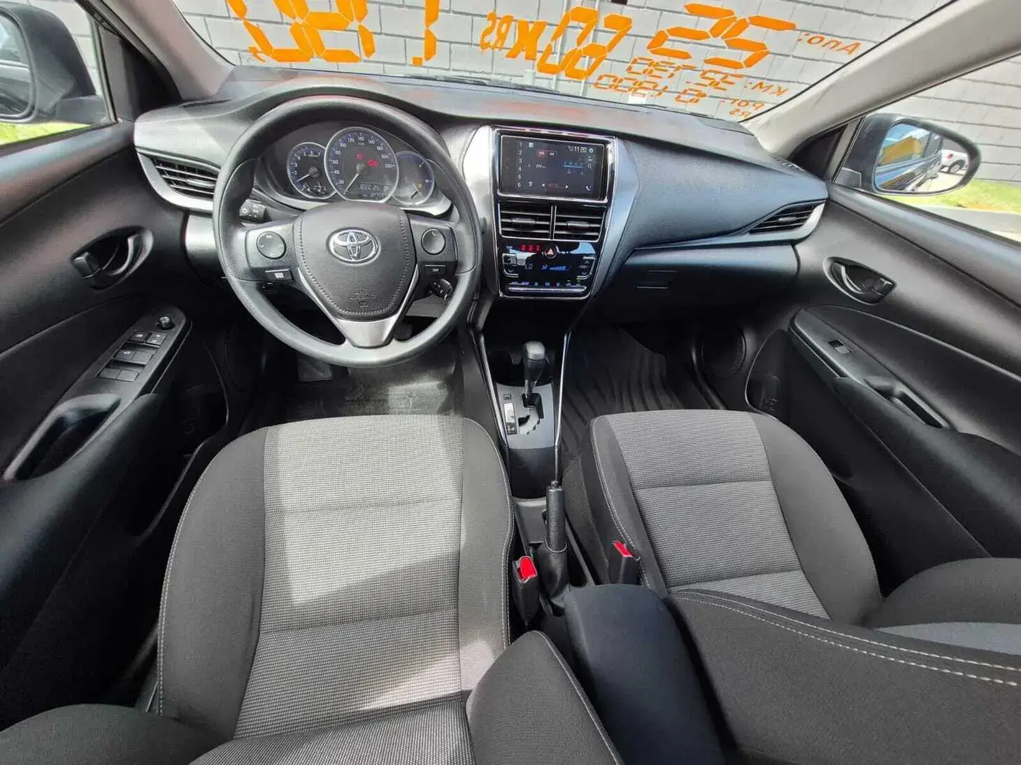 galeria Yaris Sedan