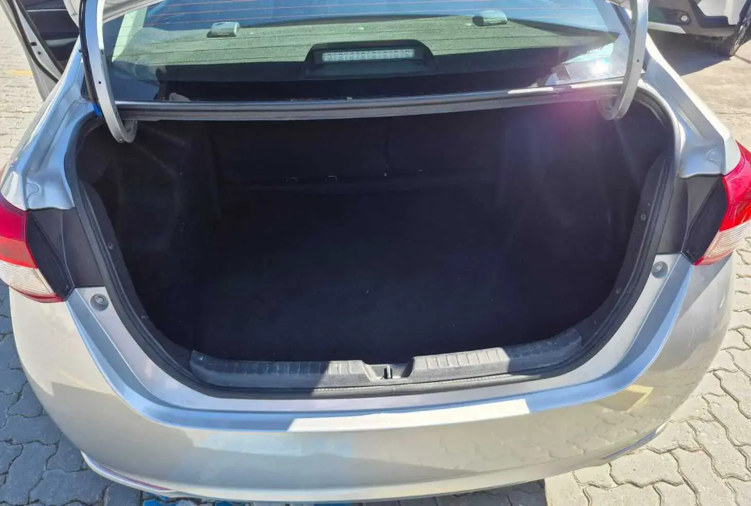 galeria Yaris Sedan