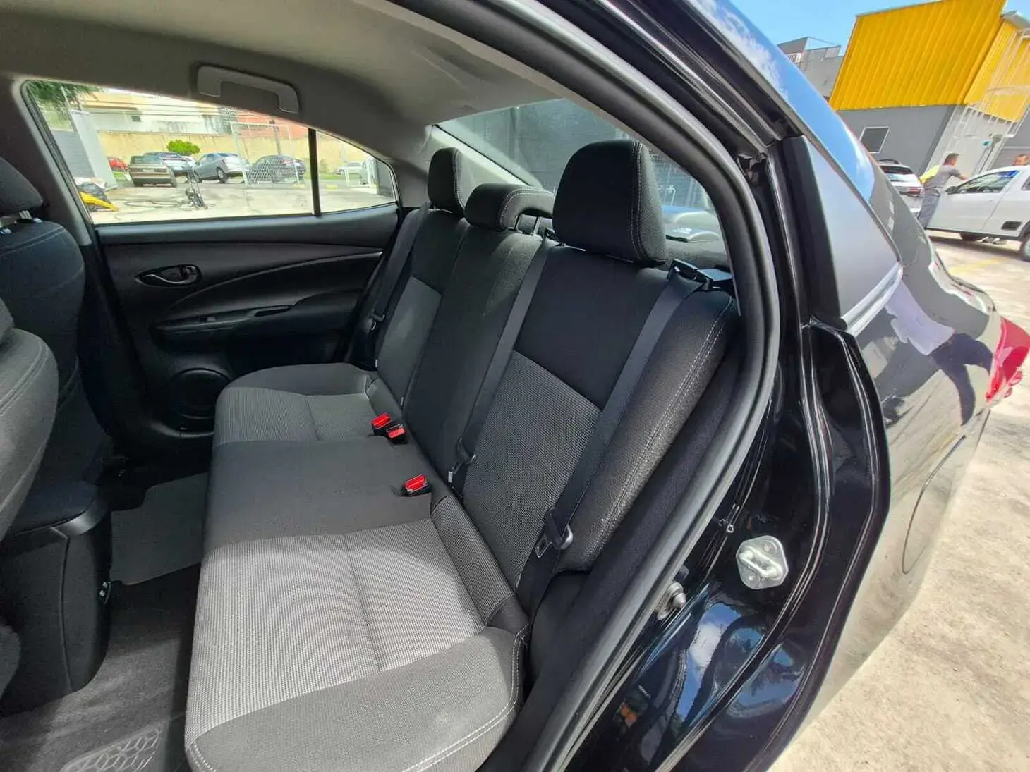 galeria Yaris Sedan