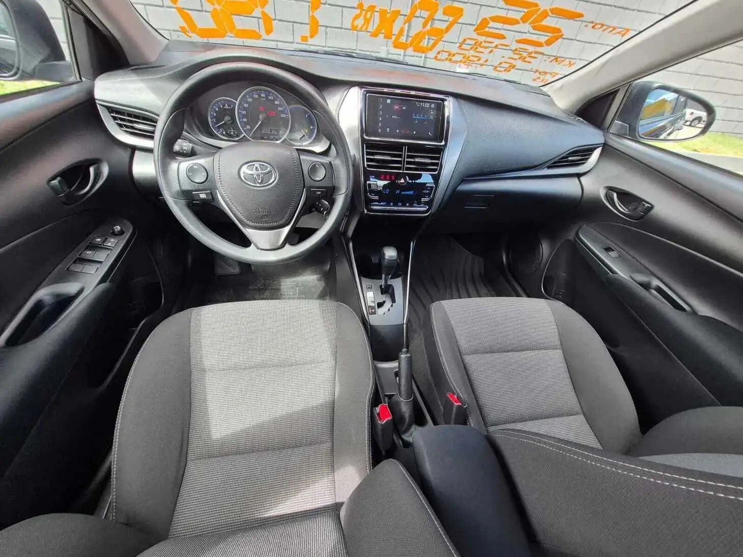 galeria Yaris Sedan