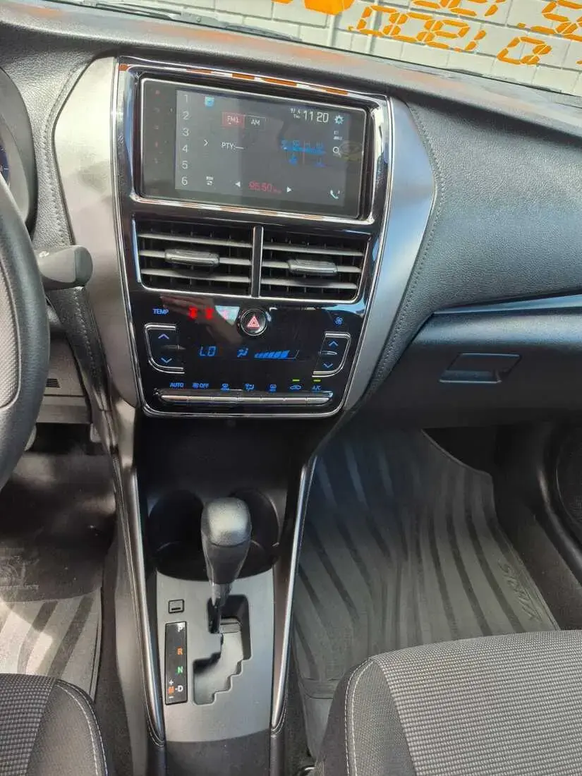 galeria Yaris Sedan