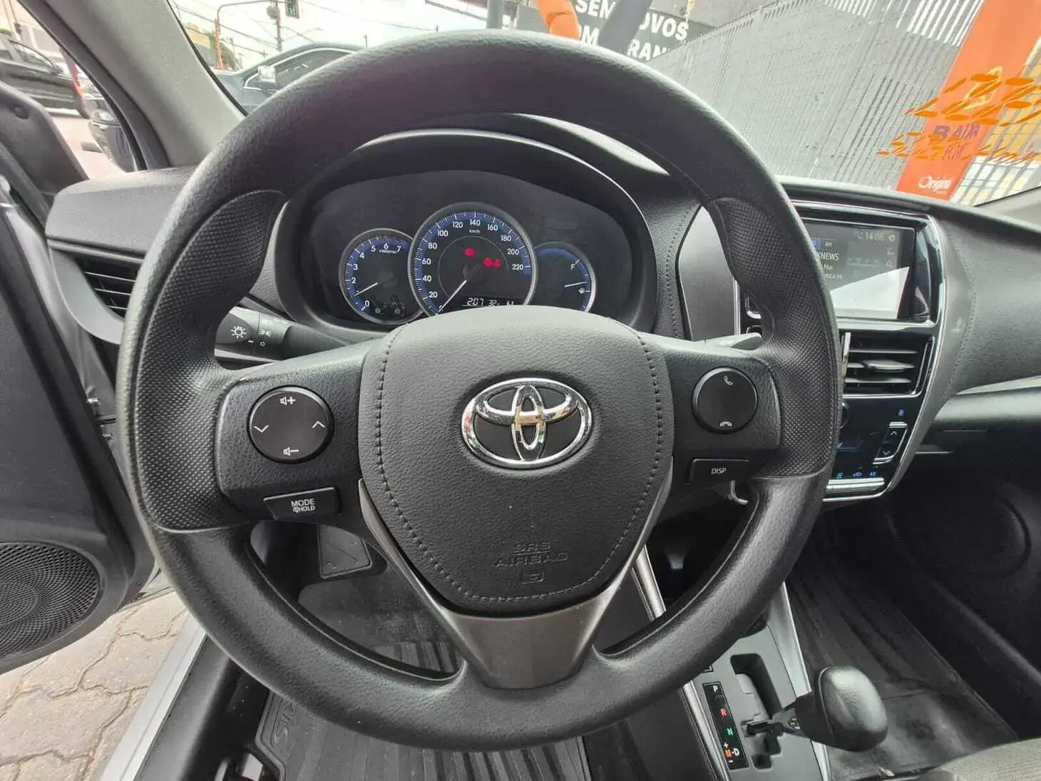 galeria Yaris Sedan