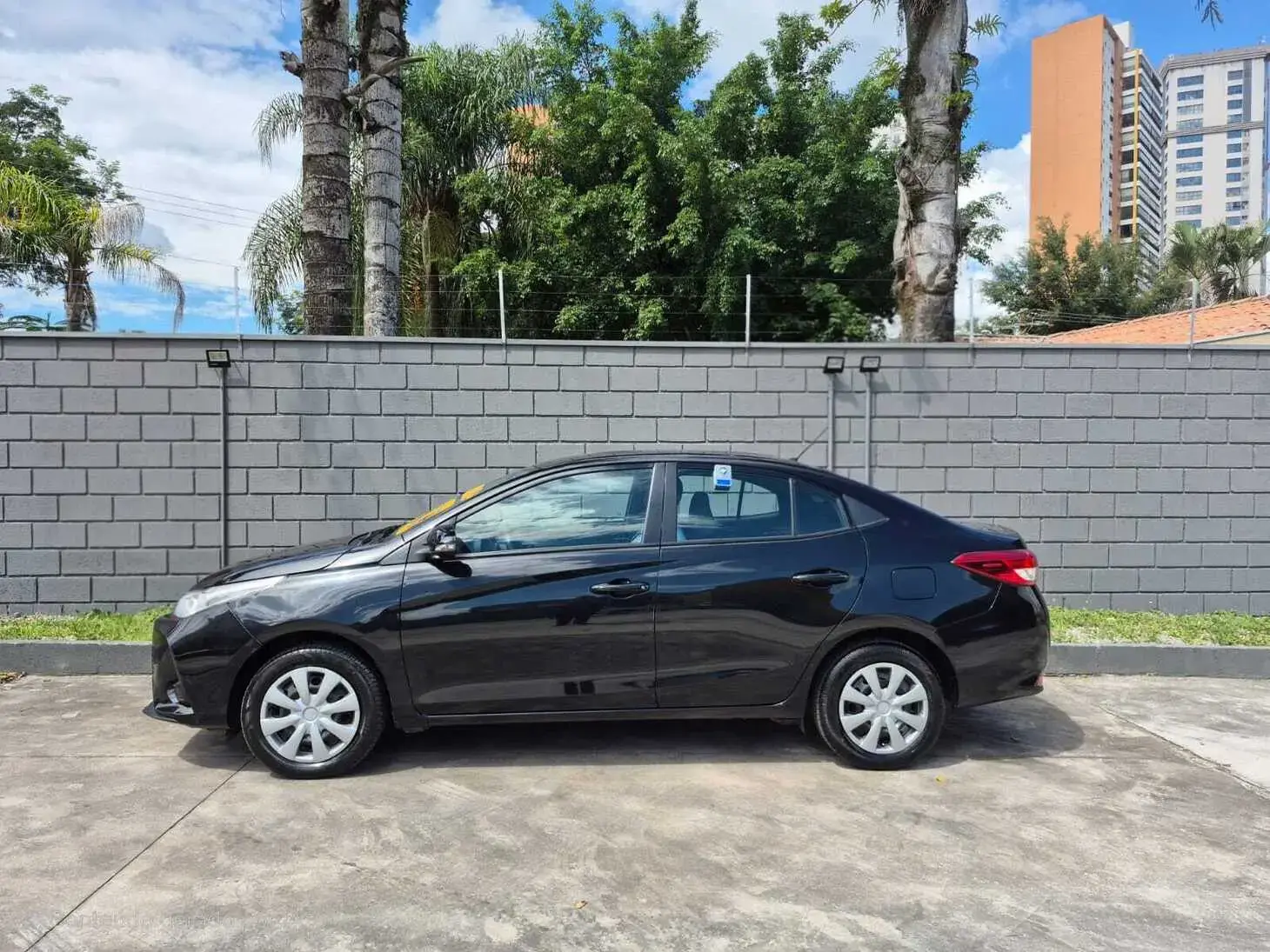 galeria Yaris Sedan