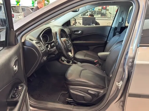 Jeep COMPASS 2.0 16V DIESEL LONGITUDE 4X4 AUTOMÁTICO