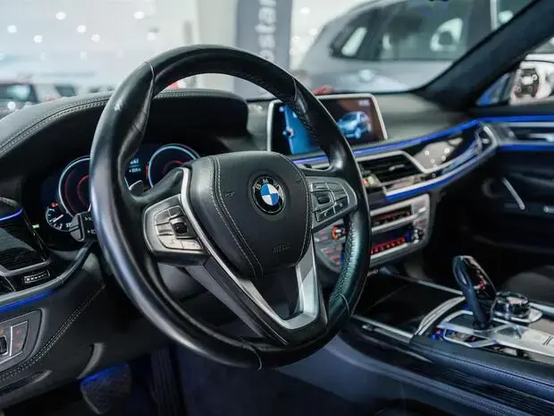 Bmw 750i 750iL M Sport Sedan 4.4 V8 450cv Aut.