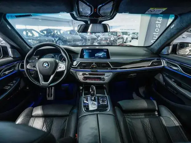 Bmw 750i 750iL M Sport Sedan 4.4 V8 450cv Aut.
