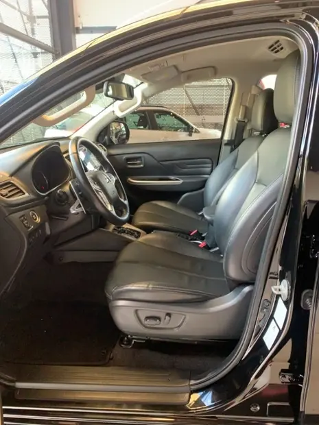 Mitsubishi L200 TRITON 2.4 16V TURBO DIESEL SPORT HPE-S CD 4P 4X4 AUTOMÁTICO