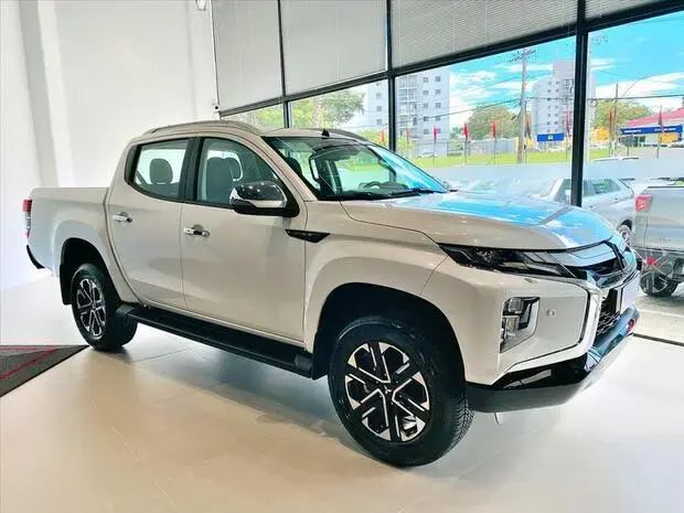 Mitsubishi L200 TRITON 2.4 16V TURBO DIESEL SPORT HPE-S CD 4P 4X4 AUTOMÁTICO