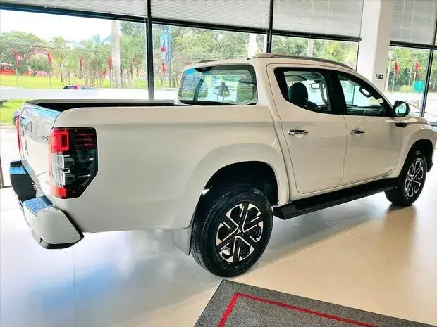 Mitsubishi L200 TRITON 2.4 16V TURBO DIESEL SPORT HPE-S CD 4P 4X4 AUTOMÁTICO