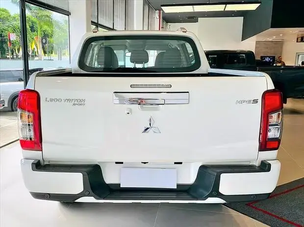 Mitsubishi L200 TRITON 2.4 16V TURBO DIESEL SPORT HPE-S CD 4P 4X4 AUTOMÁTICO