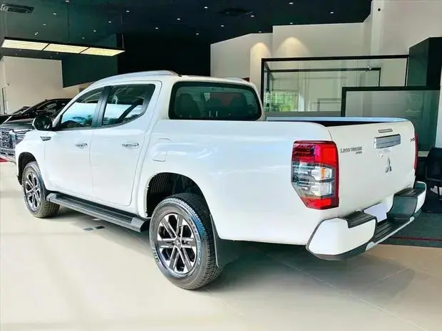 Mitsubishi L200 TRITON 2.4 16V TURBO DIESEL SPORT HPE-S CD 4P 4X4 AUTOMÁTICO