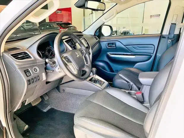 Mitsubishi L200 TRITON 2.4 16V TURBO DIESEL SPORT HPE-S CD 4P 4X4 AUTOMÁTICO