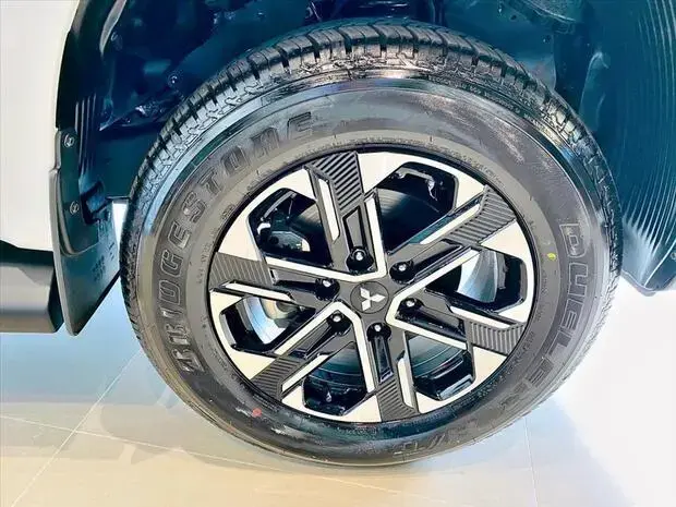 Mitsubishi L200 TRITON 2.4 16V TURBO DIESEL SPORT HPE-S CD 4P 4X4 AUTOMÁTICO