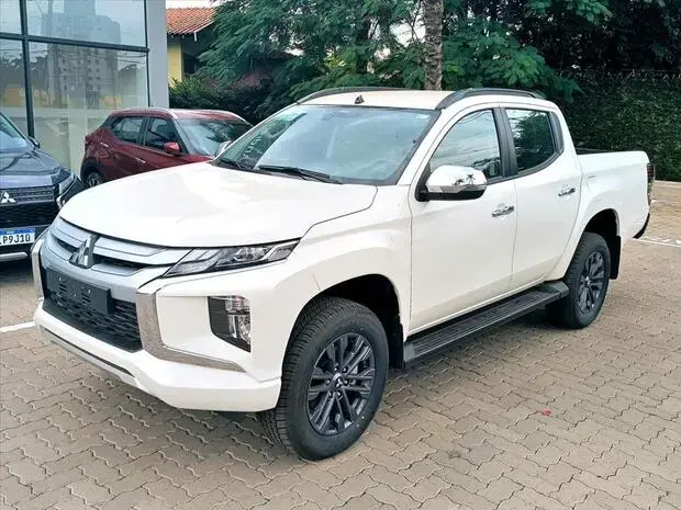 Mitsubishi L200 TRITON 2.4 16V TURBO DIESEL SPORT HPE CD 4P 4X4 AUTOMÁTICO