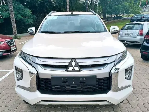 Mitsubishi L200 TRITON 2.4 16V TURBO DIESEL SPORT HPE CD 4P 4X4 AUTOMÁTICO