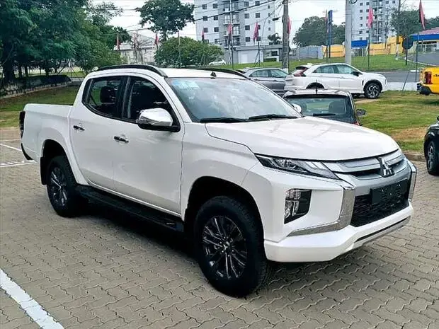 Mitsubishi L200 TRITON 2.4 16V TURBO DIESEL SPORT HPE CD 4P 4X4 AUTOMÁTICO