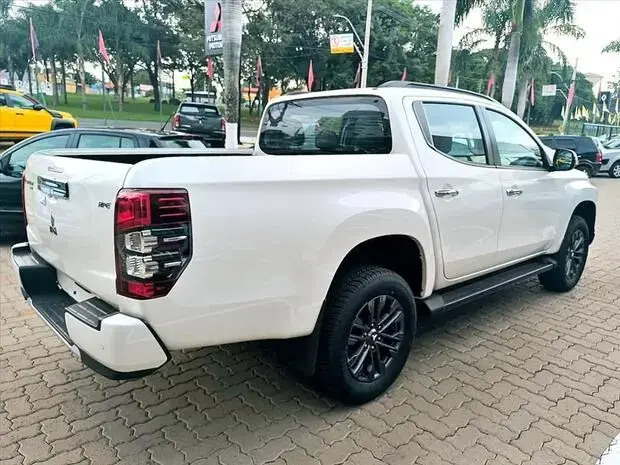 Mitsubishi L200 TRITON 2.4 16V TURBO DIESEL SPORT HPE CD 4P 4X4 AUTOMÁTICO