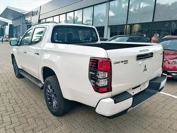 Mitsubishi L200 TRITON 2.4 16V TURBO DIESEL SPORT HPE CD 4P 4X4 AUTOMÁTICO