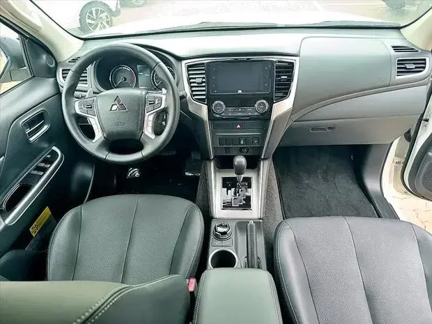 Mitsubishi L200 TRITON 2.4 16V TURBO DIESEL SPORT HPE CD 4P 4X4 AUTOMÁTICO