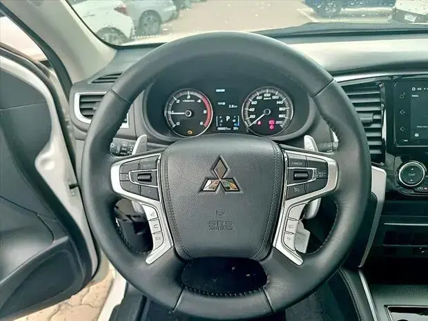 Mitsubishi L200 TRITON 2.4 16V TURBO DIESEL SPORT HPE CD 4P 4X4 AUTOMÁTICO