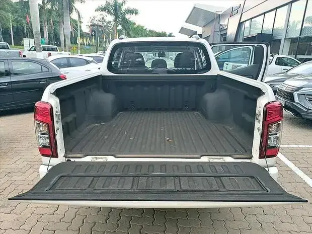 Mitsubishi L200 TRITON 2.4 16V TURBO DIESEL SPORT HPE CD 4P 4X4 AUTOMÁTICO