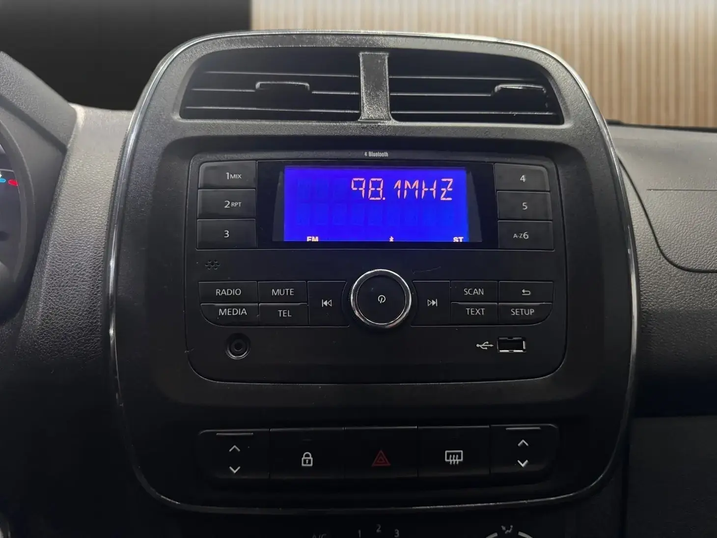 galeria KWID Zen 1.0 Flex 12V 5p Mec.